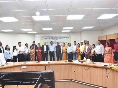 SECL pays heartfelt farewell to 11 retired employees at Headquarters