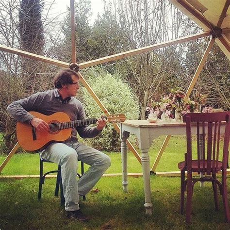 Domo Experiencia: Customer Reviews, Stands and Services