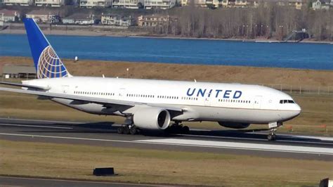 *RARE* United Airlines Boeing 777-200 [N772UA] start-up, taxi, and ...