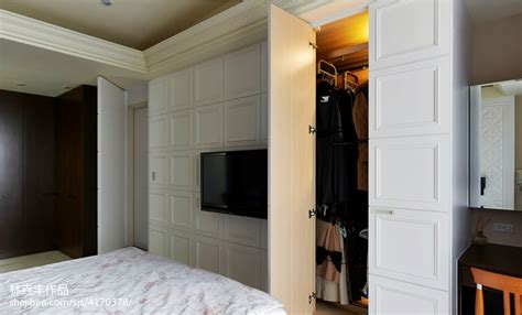 现代风卧室隐形门装修效果图 – 设计本装修效果图