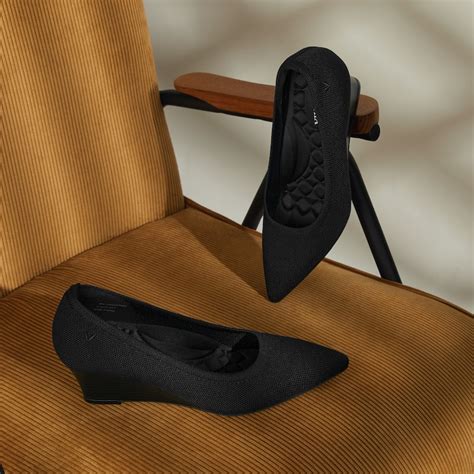 Aria Pointed-Toe Wedge in Black-Sustainable & Washable | VIVAIA