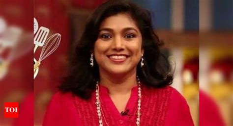 Shalini stuns in a green outfit while promoting Paapa Pandu; Take a ...
