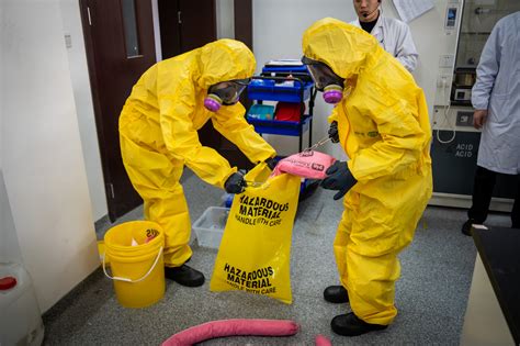 上海大学实验室危险化学品泄漏应急演练顺利举行-上海大学实验室与设备管理处