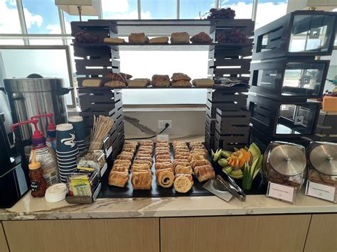 Report: Plaza Premium Lounge, Orlando Airport Terminal 3 - View from ...