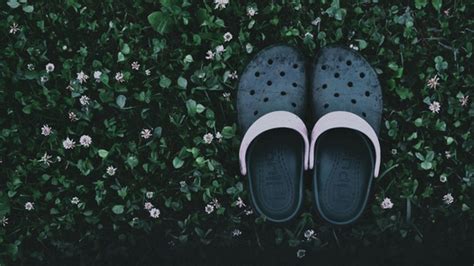 Get up to 50% off on crocs during Amazon sale: Top stylish and classy ...