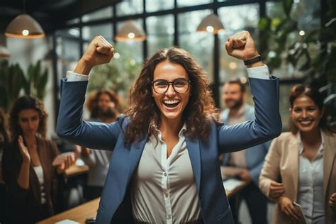 Group of Smiling Business Women 的图像结果