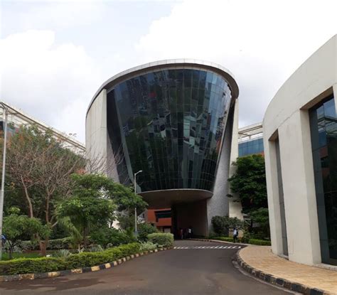 Top 7 Reasons to Buy a Home in Airoli in 2025 - Dwello