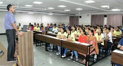 Noida's Premier IIT Coaching Institutes: Where Excellence Meets ...