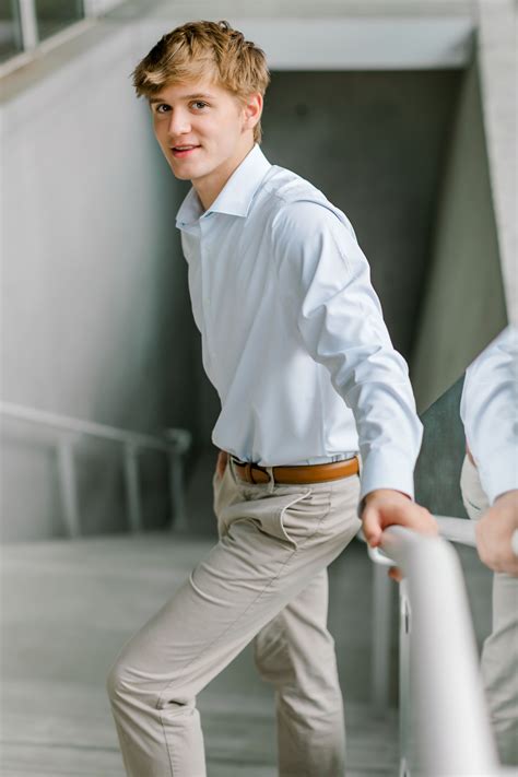 Pin by Fernando Aliano on Elegant | Attractive guys, Frat guys, Mens ...