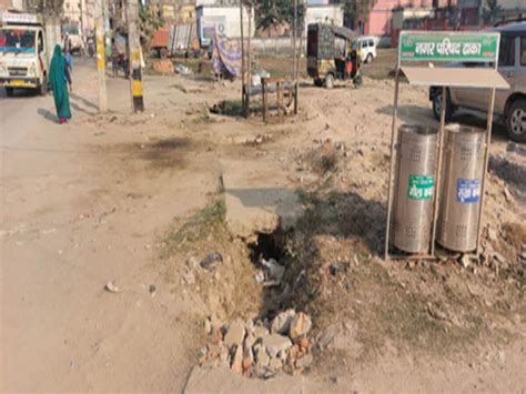 No drainage of water from dilapidated and damaged drain जर्जर व ...