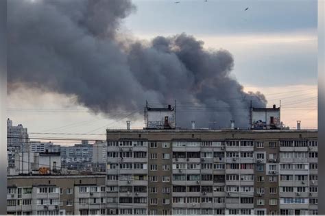 接连传出爆炸声，乌军再次袭击俄机场，俄总统普京作出表态__财经头条