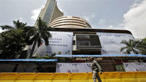 Market extends slide on rupee dip, rate hike fears - BusinessToday