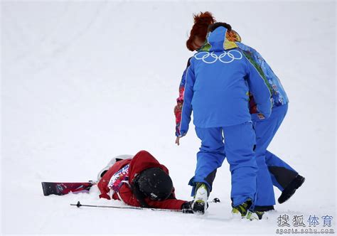 日裔滑雪女将10米高空摔落 受重伤被抬走_冬奥图片_中国台湾网