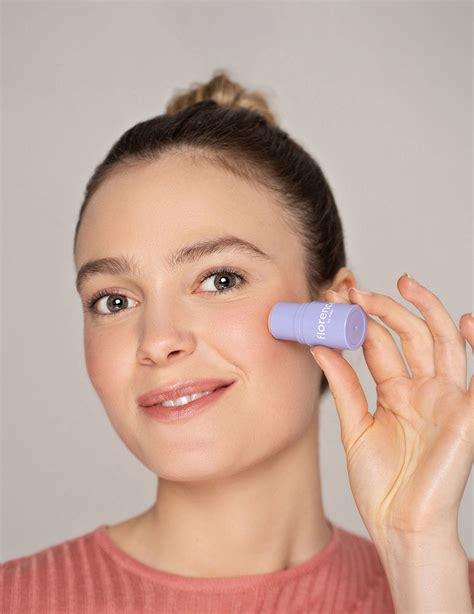 Buy Florence by Mills Self Reflecting Highlighter Stick Online
