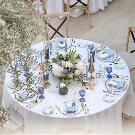 Elegant Blue and White Wedding Table Decor