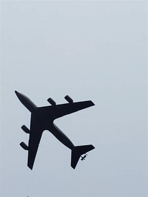 What plane is this and what is that sticking out of the tail? : r/Planes