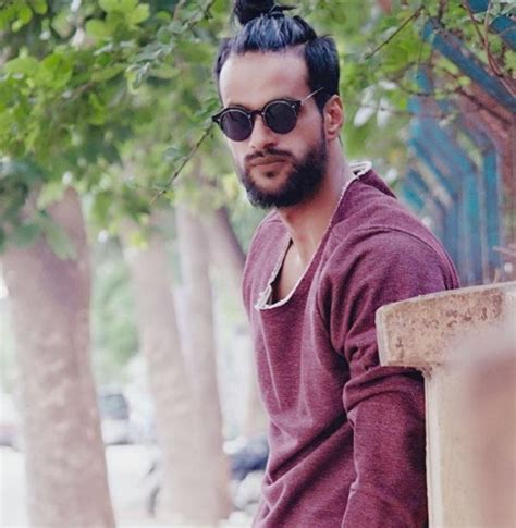 Kashmiri Model Turned Entrepreneur Sets Up Clothing Brand, Introduces ...