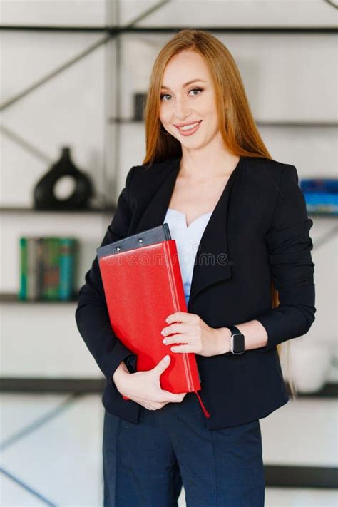 Red and Black Business Suit 的图像结果