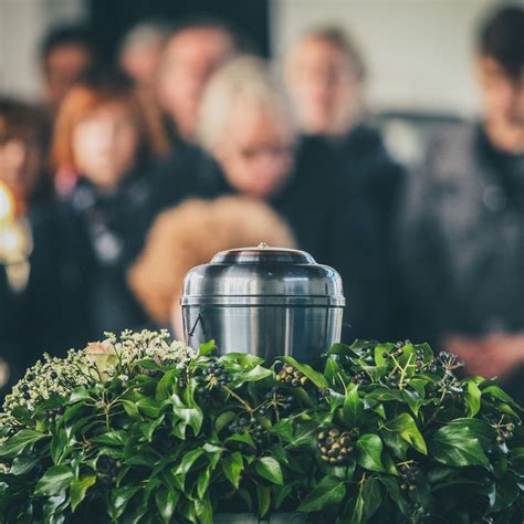 4 Tips to Pick a Burial Urn | Bohlender Funeral Chapel - Fort Collins, CO