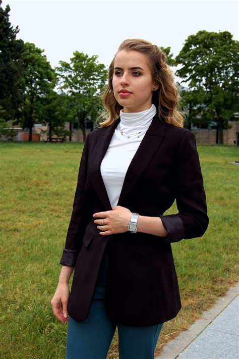 Black Tuxedo Blazer With Turtleneck Outfit Ideal For Women’s Fall ...