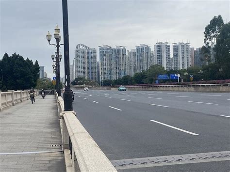 航拍广州大桥恢复通行 水马被搬开 - 木鱼号