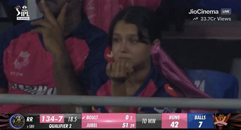 Viral Pic: Young RR Fan Spotted Crying On The Verge Of Defeat Against ...