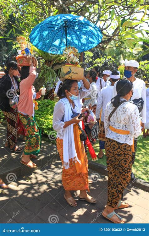 Bali Local People 的图像结果