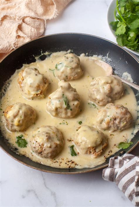Meatballs And Alfredo Sauce