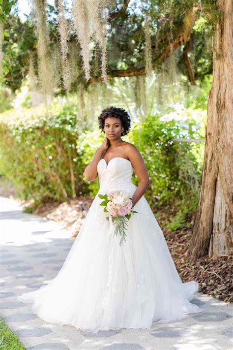 45 Hairstyles for a Strapless Wedding Dress