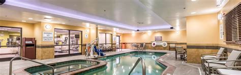 Holiday Inn Indianapolis Downtown - Free Internet & More