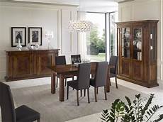mobili per sala da pranzo classici sala da pranzo con mobili intarsiati in noce con tavolo mobili per sala da pranzo classici sala da pranzo con mobili intarsiati in noce con tavolo