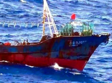 鲁荣渔2682号惨案，真实版大逃杀，33人出海作业，22人被喂了鲨鱼_腾讯新闻