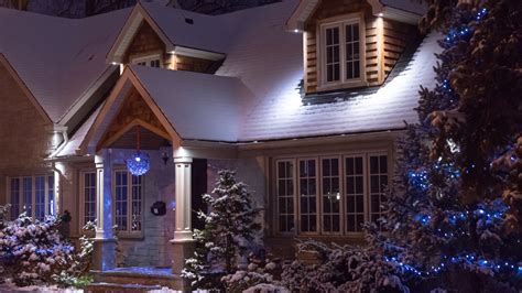 How to Use Your Landscape Lighting for Holiday Ambiance
