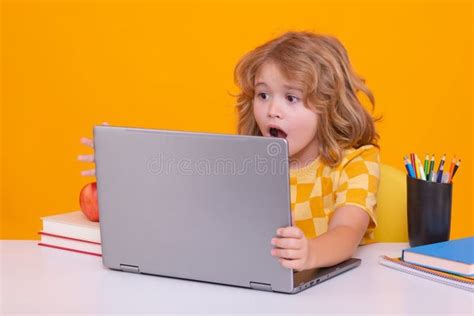 Child Using Computer 的图像结果