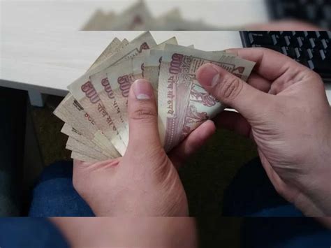 LIC Housing Finance Q1 net profit rises nearly 7% to Rs 408 crore | Zee ...