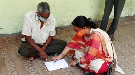 Migrants Are Learning To Read And Write In India's Coronavirus Lockdown ...