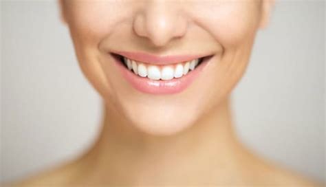 5 Natural Ways To Get White Teeth - lifeberrys.com