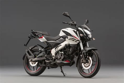 Bajaj chega ao Brasil com os modelos Dominar 160, 200 e 400