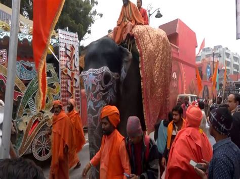 Niranjani Akhara reaches Prayagraj for Mahakumbh Mela in grand procession