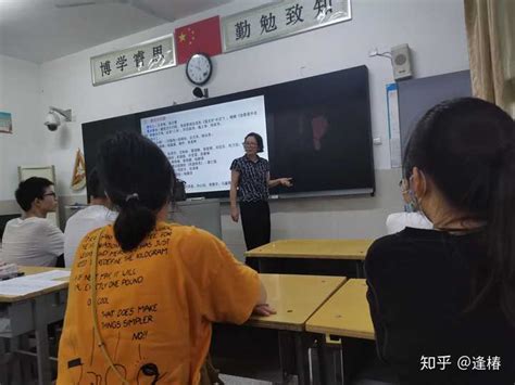 三峡高中举行2022年秋季学期校本研修培训活动