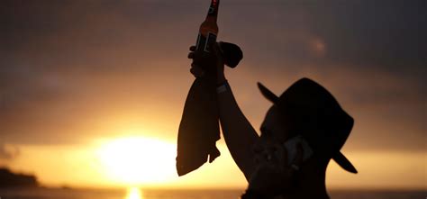 Aus Navy Delivers 3,000 Litre Of Beer To Bushfire-Hit Town & We Think ...