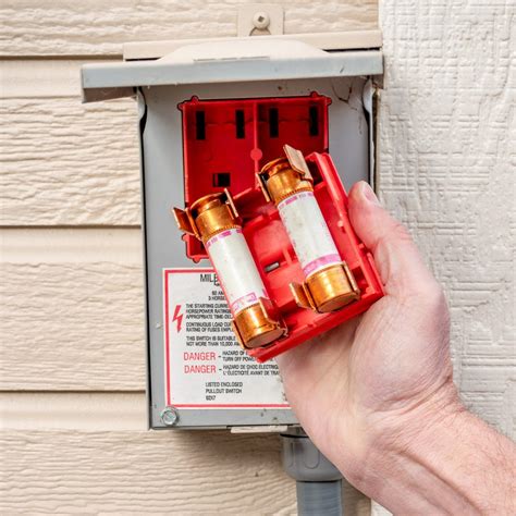 Homeowner's Guide to an AC Fuse Box | Family Handyman