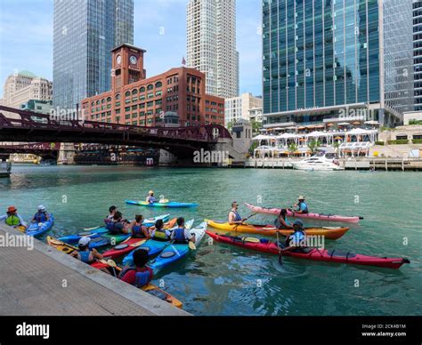 Touring by kayak on the Chicago River Stock Photo - Alamy