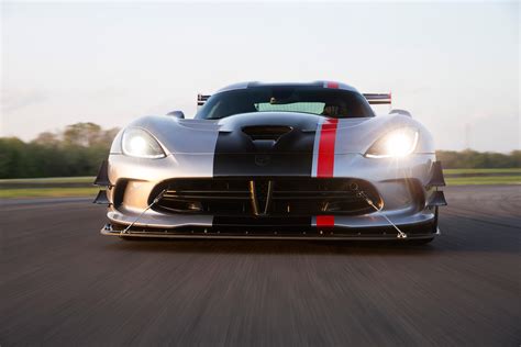 Dodge Viper ACR: the track-focused V10 muscle car: 645hp