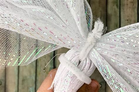 Deco Mesh Angel Wreath Tutorial 的图像结果