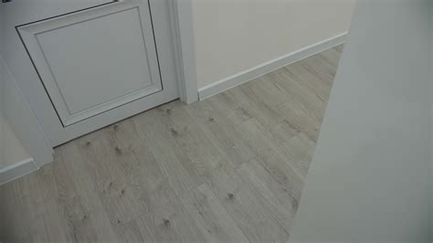 Light laminate flooring in a newly renovated apartment 39453743 Stock ...