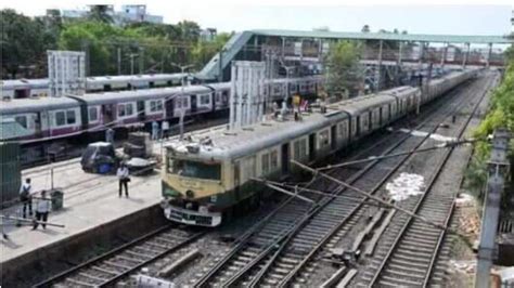 Local Train in West Bengal 的图像结果