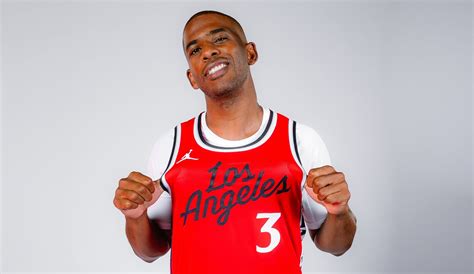 勘履滑手機 / Chris Paul 重返快艇穿回 3 號球衣 腳下的簽名鞋掀回憶殺 - KENLU.net