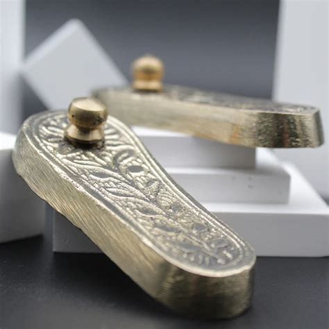 Maa Laxmi Ji Metal Charan Paduka (3 inch) – Dharmsaar