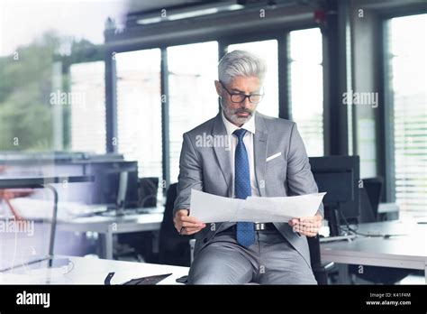 Old Businessman 的图像结果